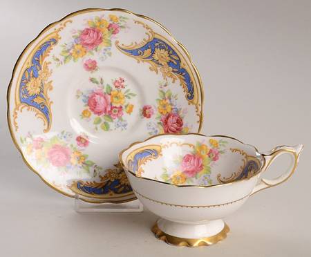 Gloria Footed Cup & Saucer Set