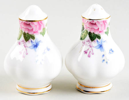 Beatrice Salt & Pepper Set