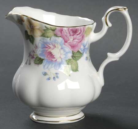 Beatrice Mini Creamer