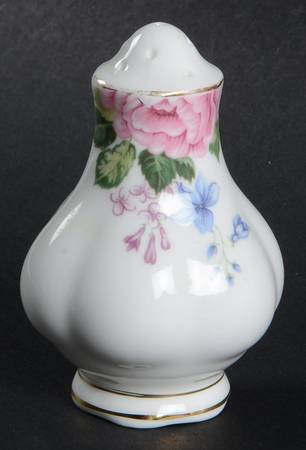 Beatrice Pepper Shaker