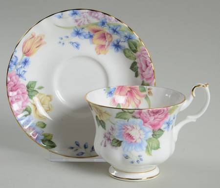 Beatrice Footed Cup & Saucer Set