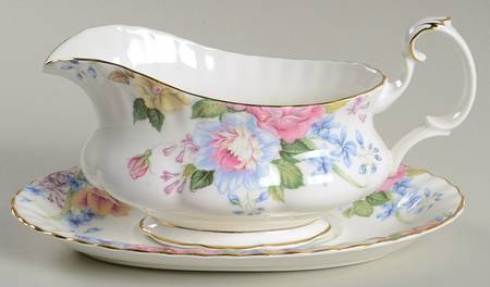 Beatrice Gravy Boat & Underplate