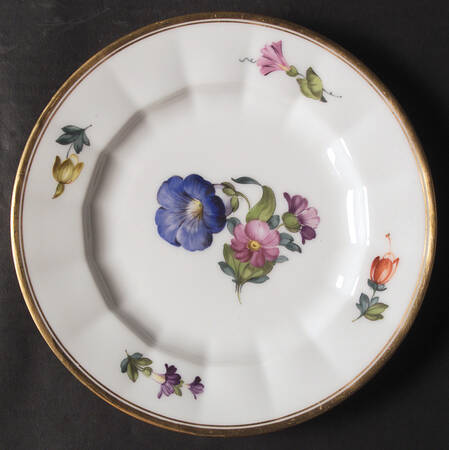 627 Luncheon Plate