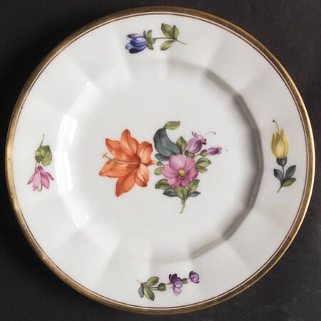 627 Luncheon Plate