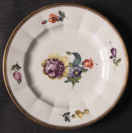 627 Luncheon Plate