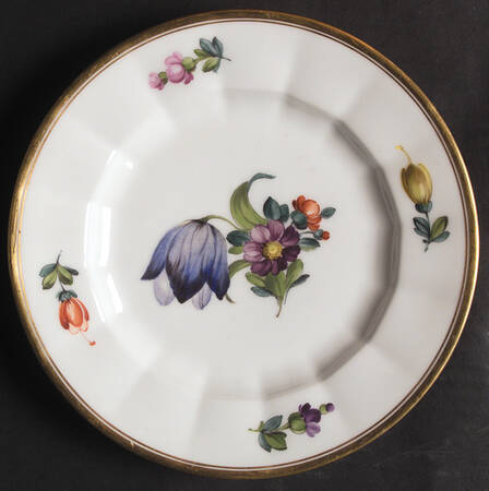 627 Luncheon Plate