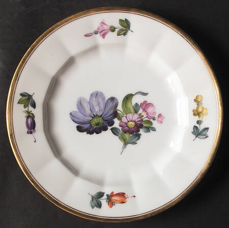 627 Luncheon Plate