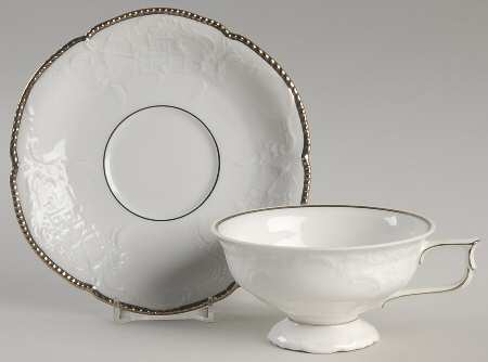 R600 Footed Cup & Saucer Set