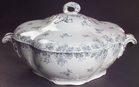 Nestor Tureen &  Lid