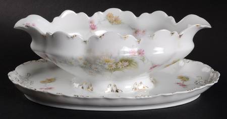 R611 Gravy Boat with Attached Underplate