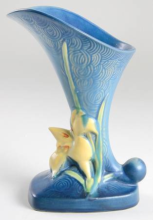 Zephyr Lily Bermuda Blue 8" Cornucopia