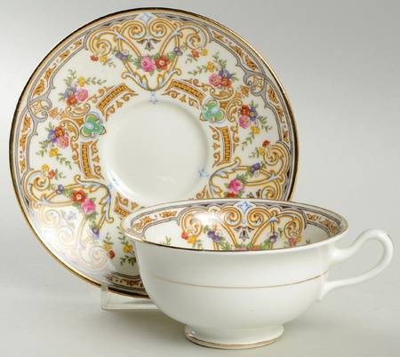 V9800 Footed Cup & Saucer Set