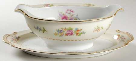 RO52 Gravy Boat with Attached Underplate