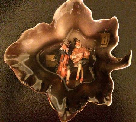 Peasant Musicians 5" Leaf Dish