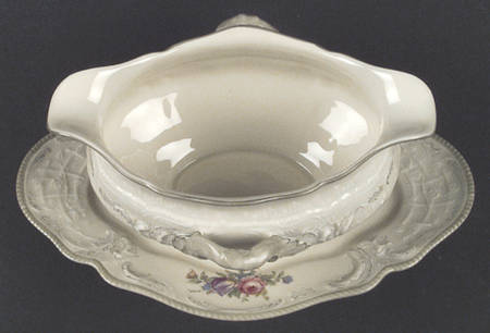 5982 Gravy Boat with Attached Underplate
