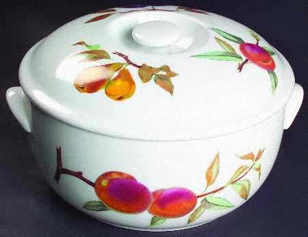 Evesham 'M' 2.25 Qt Round Covered Casserole