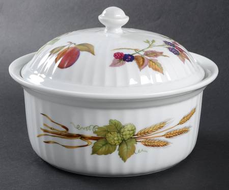 Evesham 'M' 1.5 Qt Round Covered Casserole by Royal Worcester