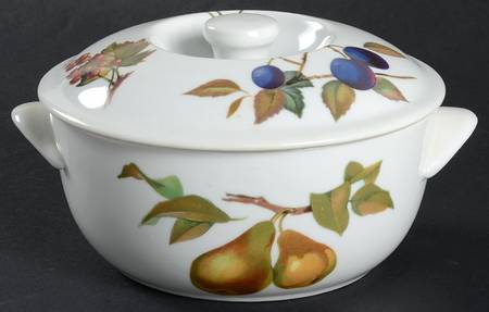 Evesham 'M' 1.50 Pt Round Covered Casserole