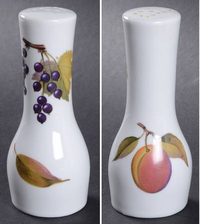 Evesham 'M' Pepper Shaker