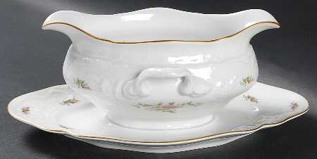 R642 Gravy Boat with Attached Underplate