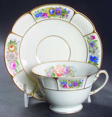297 Footed Cup & Saucer Set
