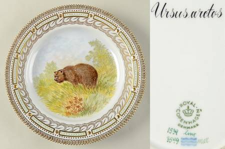 Flora Danica Game Series (Animals) Feathered Dinner Plate-Ursus arctos/Brown Bear