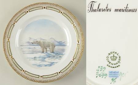 Flora Danica Game Series (Animals) Dinner Plate-Thalaretos maritimus/Polar Bear