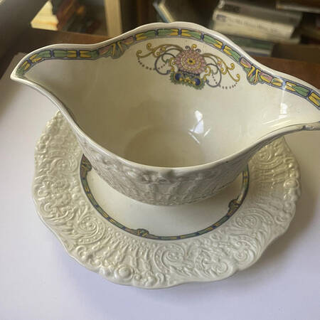 RID21 Gravy Boat with Attached Underplate