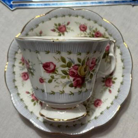 Gaiety Series Footed Cup & Saucer Set