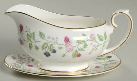 Bramble Gravy Boat & Underplate