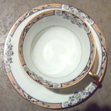ROB182 Footed Cup & Saucer Set