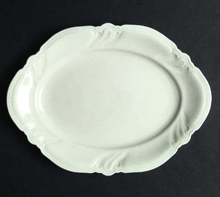 Viktoria Cream 15" Oval Serving Platter