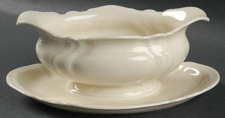 Viktoria Cream Gravy Boat with Attached Underplate