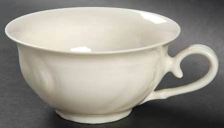 Viktoria Cream Flat Cup
