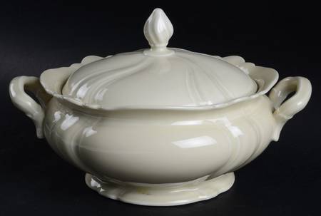 Viktoria Cream Round Covered Vegetable