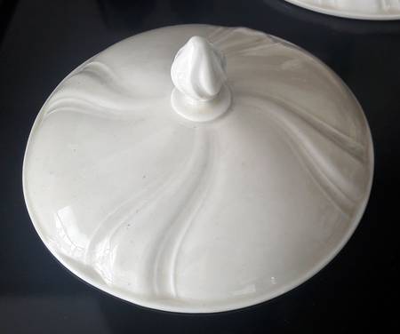 Viktoria Cream Lid for Round Vegetable