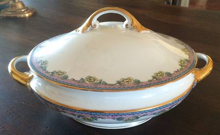 1792 Round Covered Vegetable