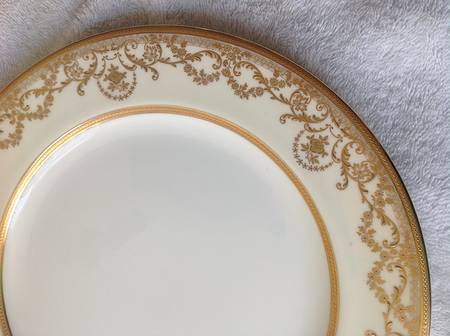 E8730 by Royal Doulton