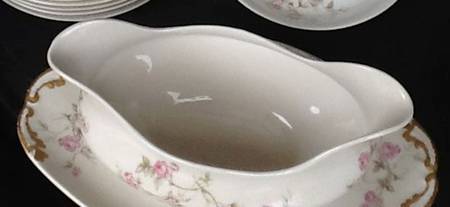 RDN47 Gravy Boat with Attached Underplate