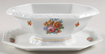 R674 Gravy Boat with Attached Underplate