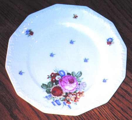R674 Dinner Plate