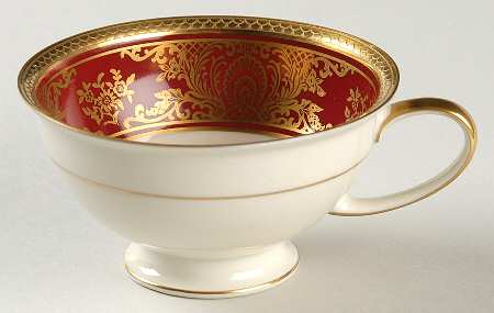 R676 Footed Cup