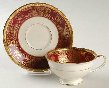 R676 Footed Cup & Saucer Set