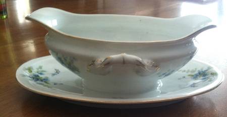 RSC23 Gravy Boat with Attached Underplate