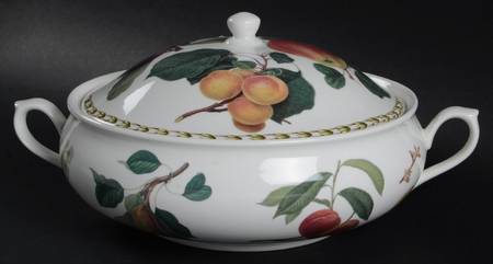 Hooker's Fruit (Bone, Not Made in England) Round Covered Vegetable