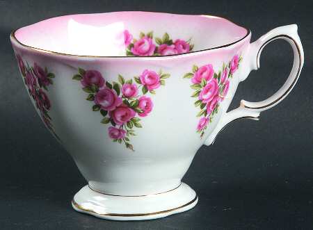 Dainty Dina Series Footed Cup