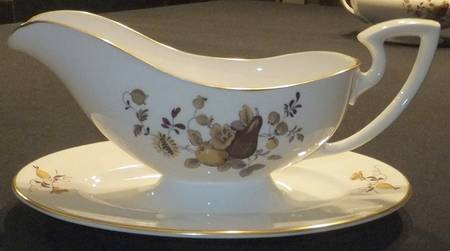 Golden Harvest (Smooth) Gravy Boat with Attached Underplate