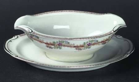 REG9 Gravy Boat with Attached Underplate