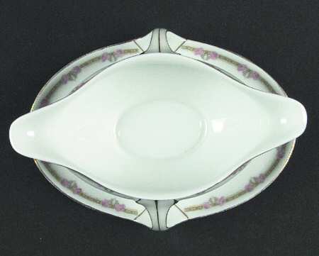 R703 Gravy Boat with Attached Underplate