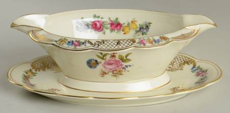 ROB192 Gravy Boat with Attached Underplate